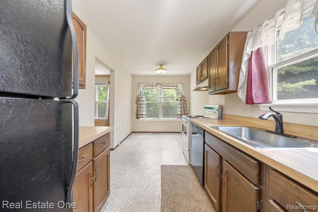 24556 Park Ridge Court Novi, MI 48375 - Photo 18 of 34