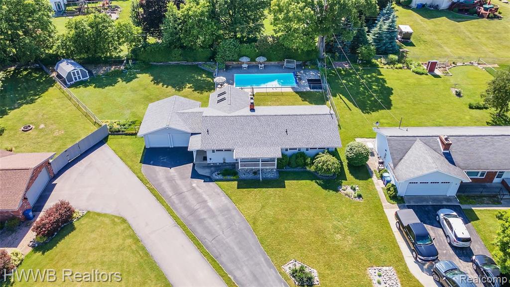 1012 Long Street Fenton, MI 48430 - Photo 2 of 51