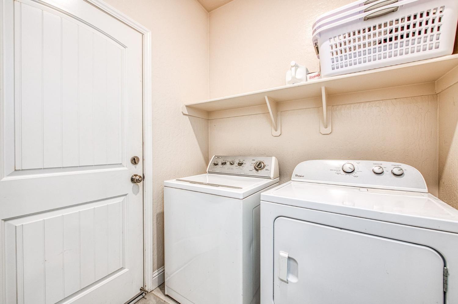 574 Expedition Way Madera, CA 93636 - Photo 23 of 26 a utility room with dryer and washer