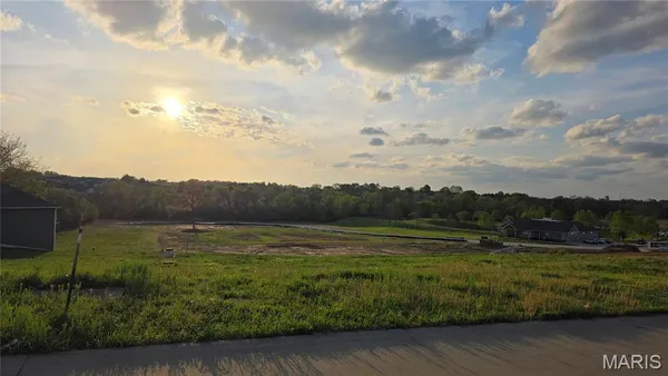 $69,900 | 2799 North Crest Drive, Washington, MO 63090