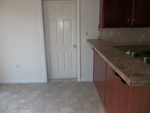 8149 Mayfair Road Tobyhanna, PA 18466 - Photo 9 of 22 dinette