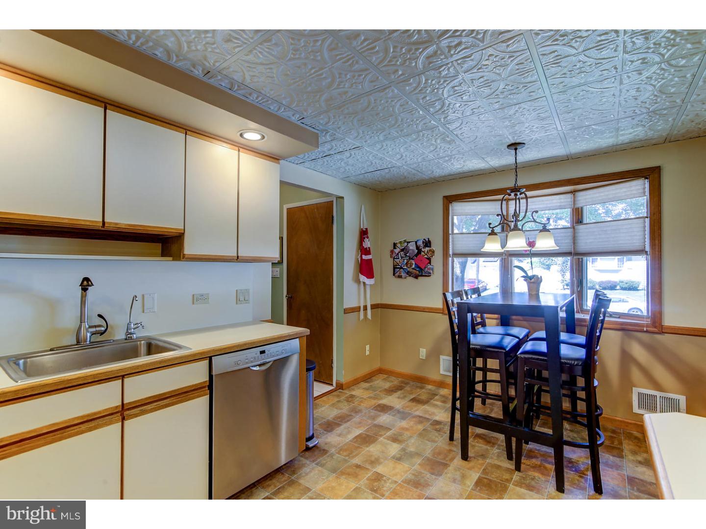 246 George Dye Road Hamilton Square, NJ 08690 - Photo 10 of 25 Kitchen