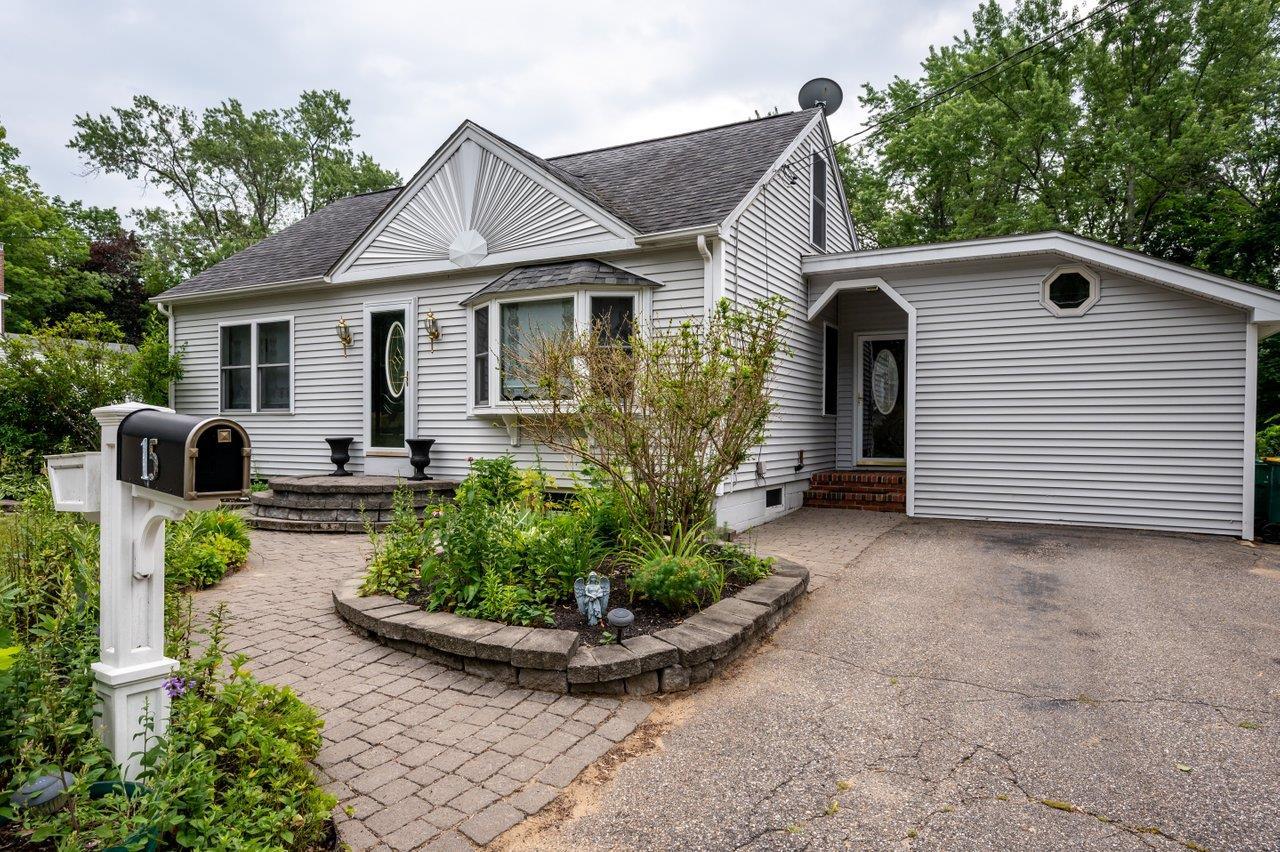 15 Chamberlain Street Rochester, NH 03867 - Photo 2 of 25