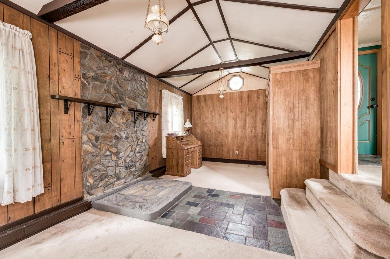 15 Chamberlain Street Rochester, NH 03867 - Photo 3 of 25