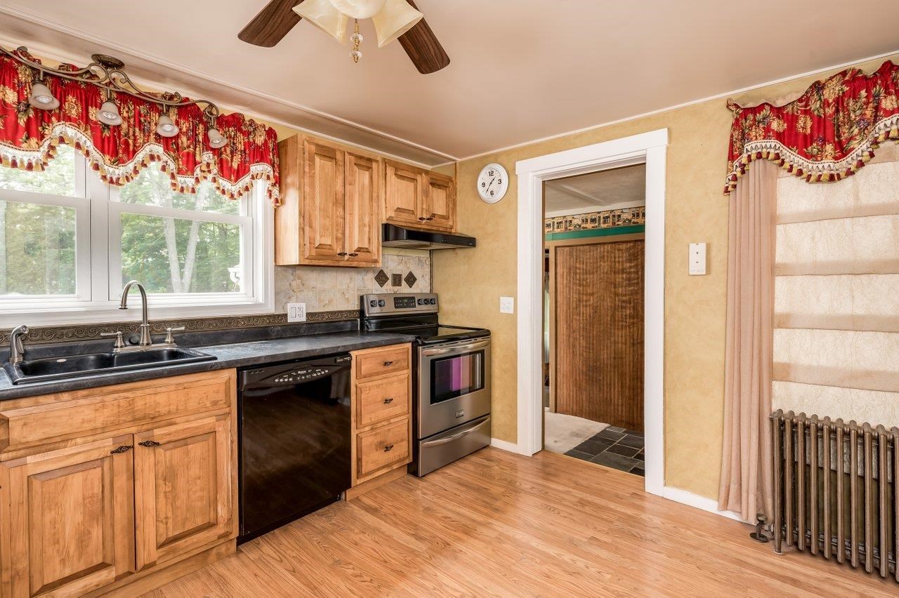 15 Chamberlain Street Rochester, NH 03867 - Photo 7 of 25