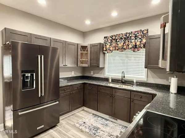 $198,000 | 16540 Tazewell Street, St. Paul, VA 24283