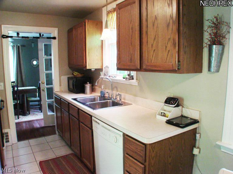 5003 Anderson Road Cleveland, OH 44124 - Photo 13 of 25
