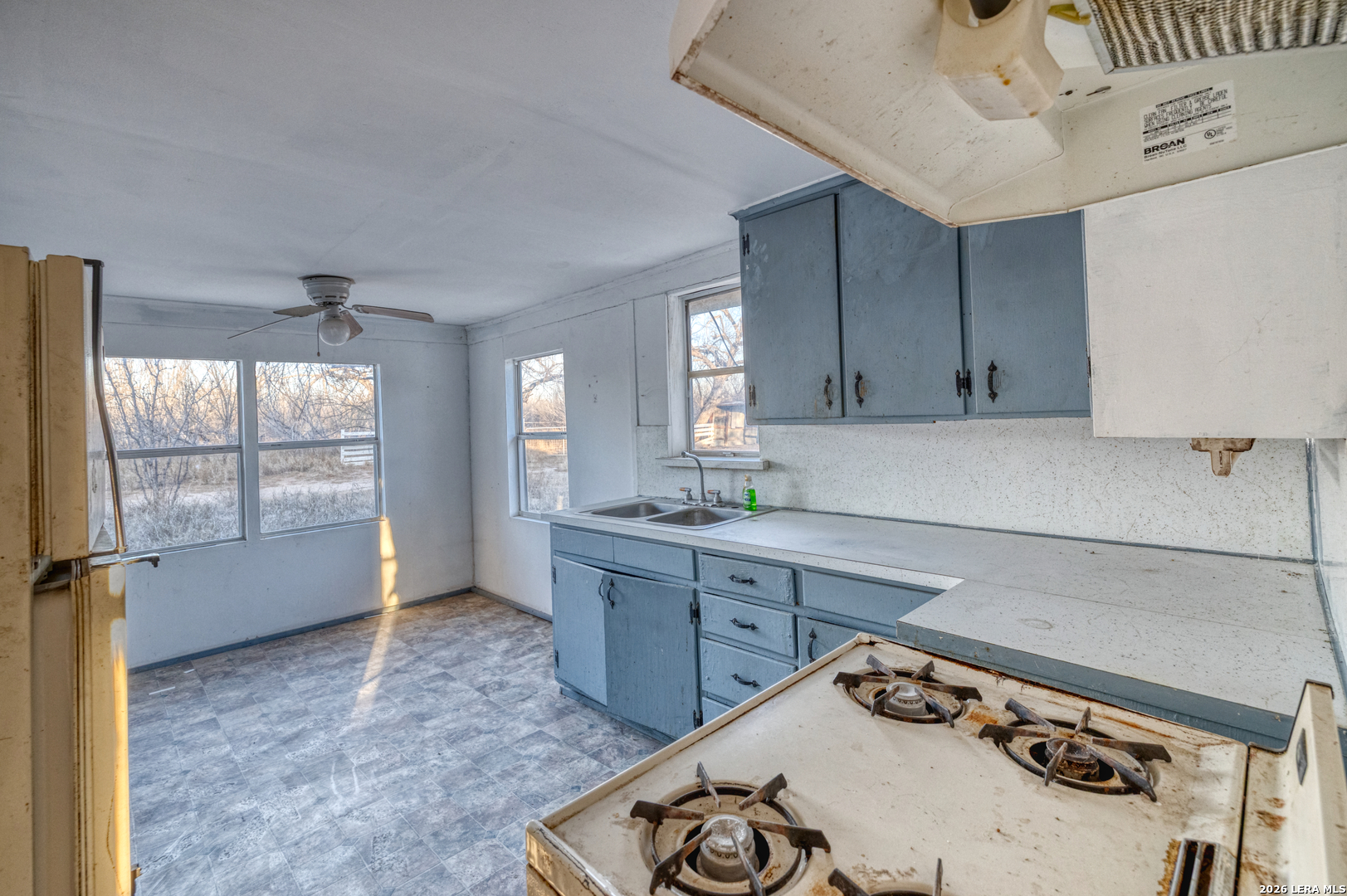 214 Cox Lane Road Carrizo Springs, TX 78834 - Photo 17 of 31