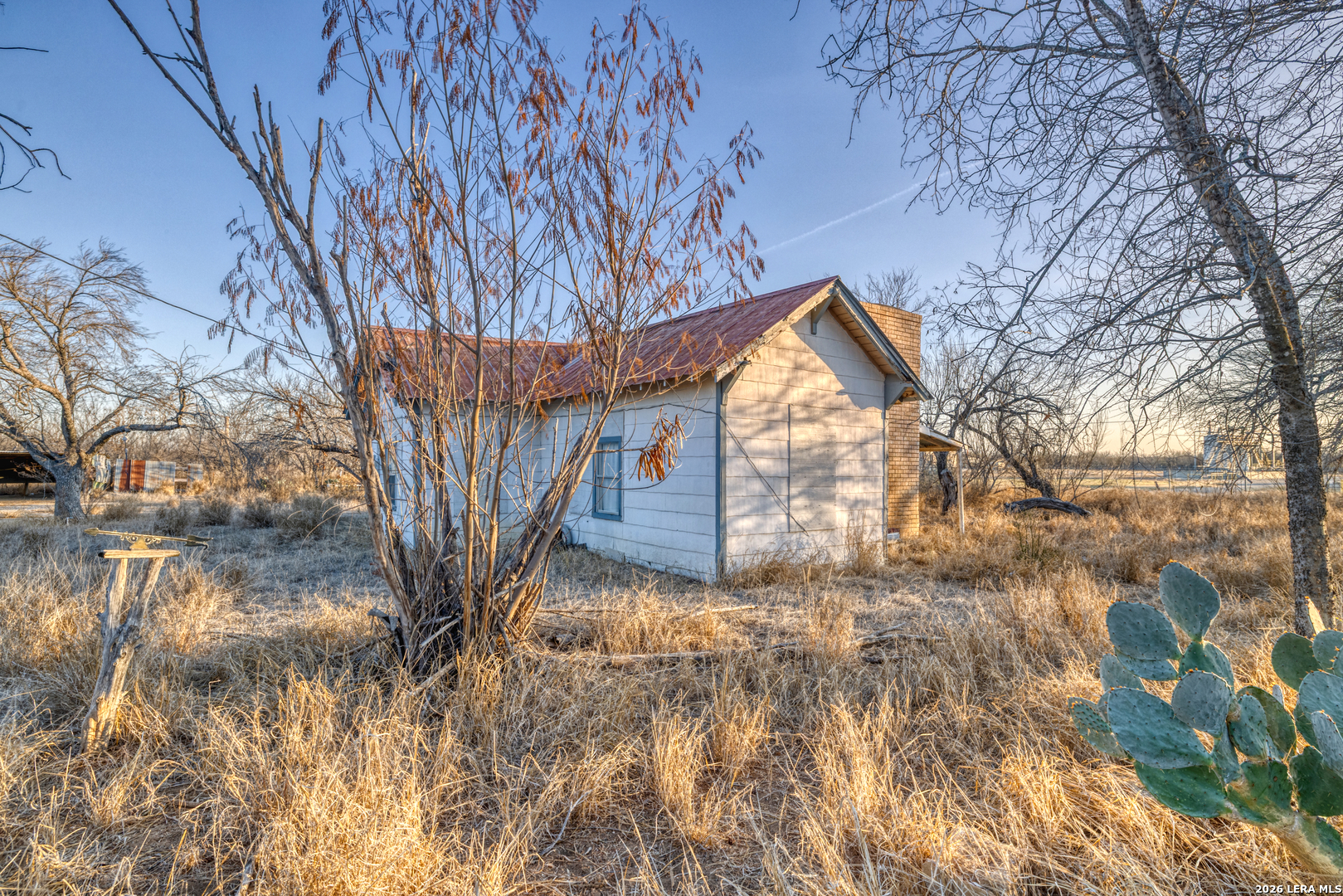 214 Cox Lane Road Carrizo Springs, TX 78834 - Photo 5 of 31 a view of house with yard