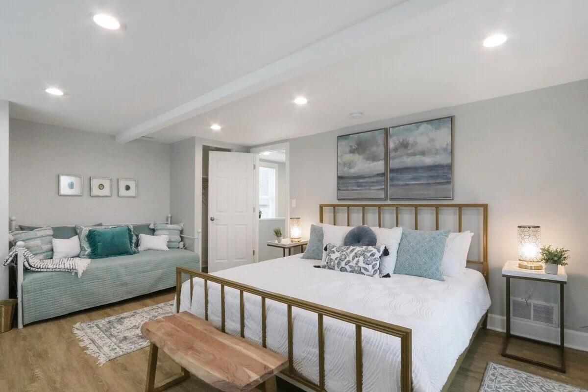 816 Wisconsin Street Lake Geneva, WI 53147 - Photo 2 of 10 king bed