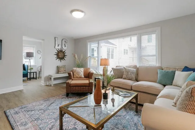 $2,500 | 816 Wisconsin Street, Lake Geneva, WI 53147