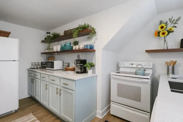 $2,500 | 816 Wisconsin Street, Lake Geneva, WI 53147