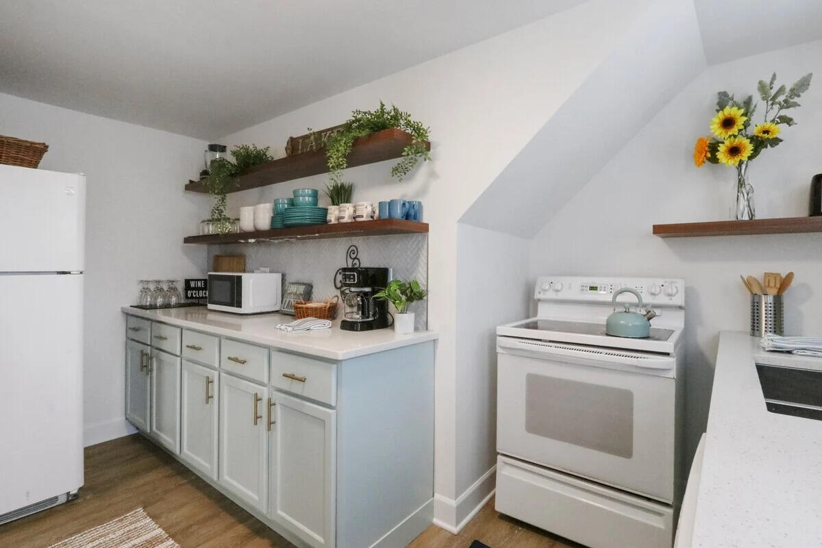 816 Wisconsin Street Lake Geneva, WI 53147 - Photo 6 of 10 kitchen