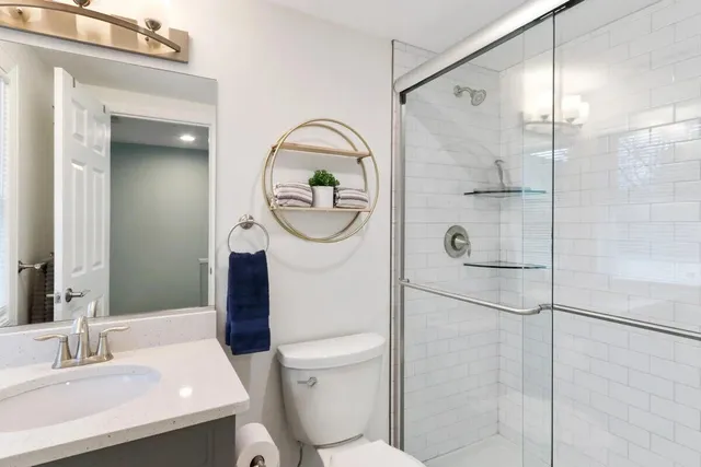 $2,500 | 816 Wisconsin Street, Lake Geneva, WI 53147