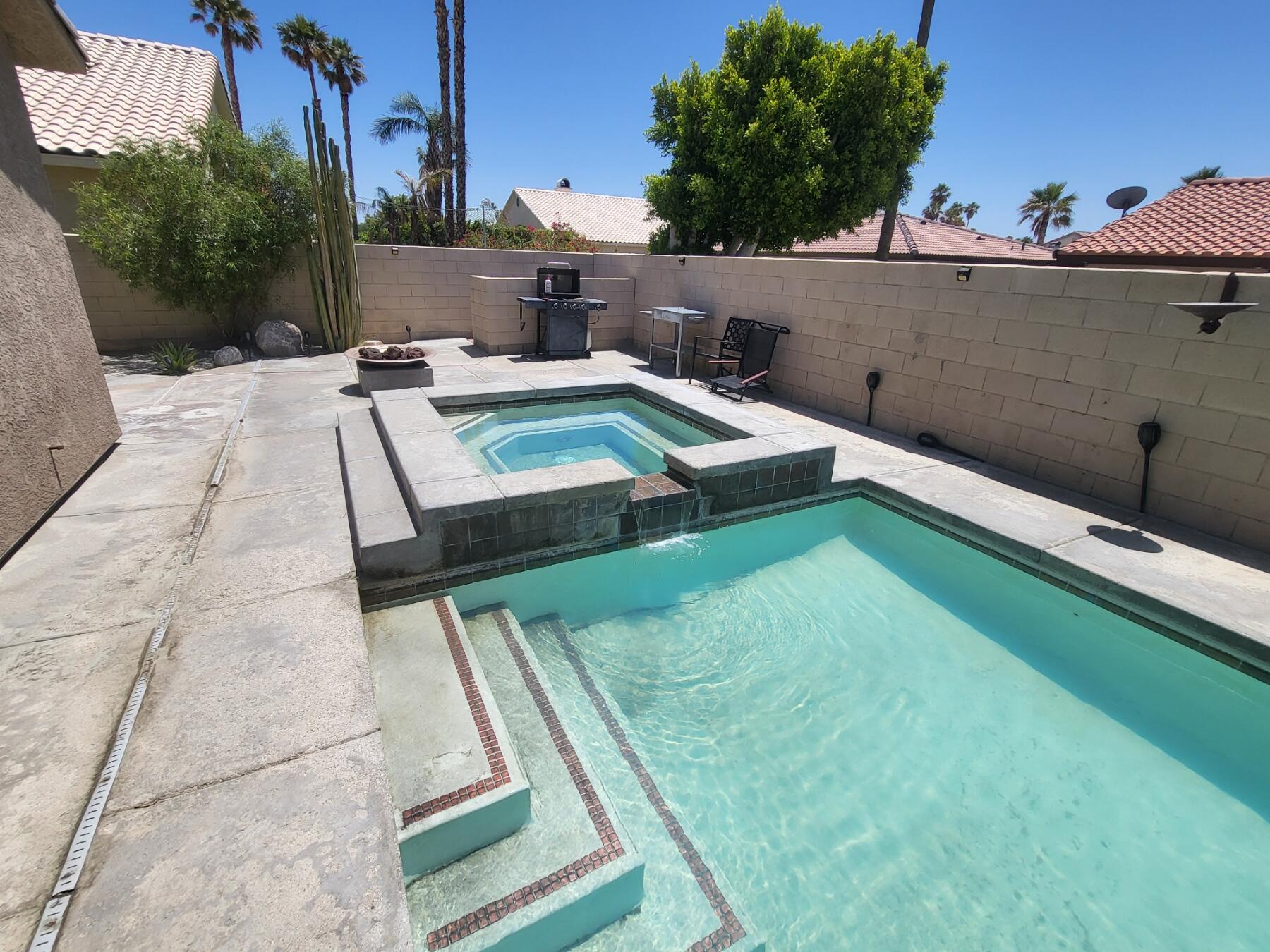 67235 Garbino Road Cathedral City, CA 92234 - Photo 31 of 45 Spa and Fire pit