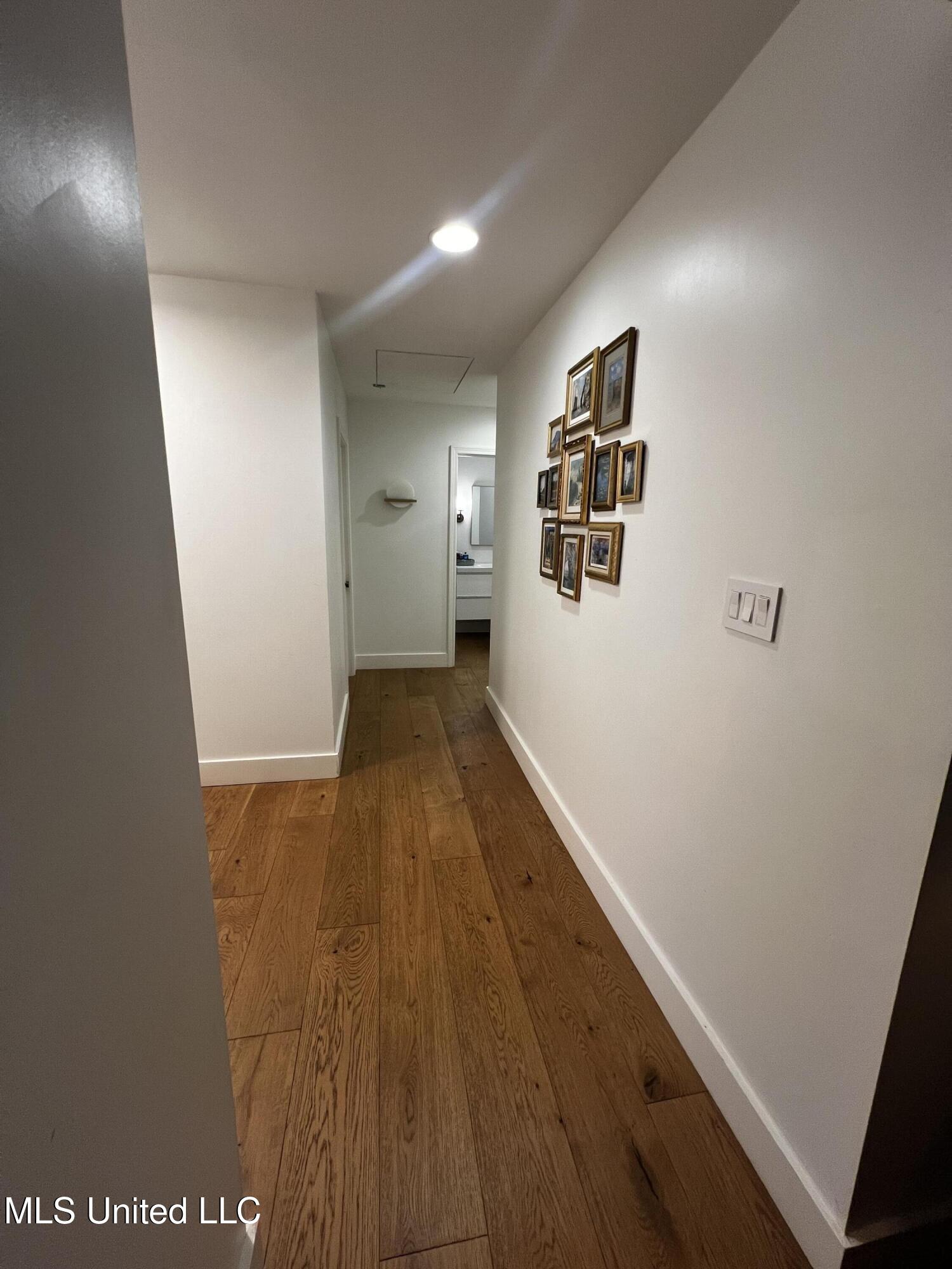 110 Oakview Road Brookhaven, MS 39601 - Photo 15 of 17 hallway