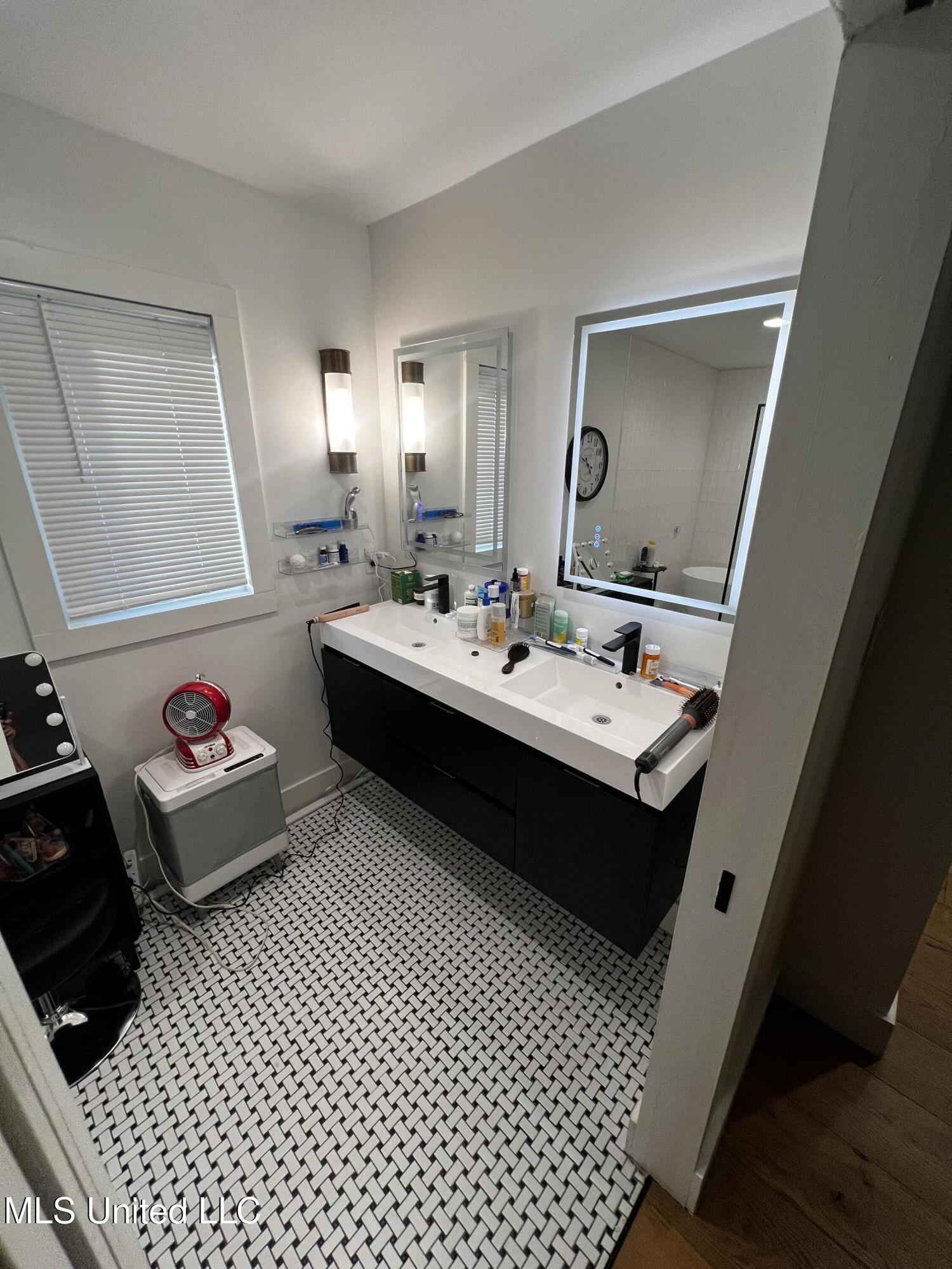 110 Oakview Road Brookhaven, MS 39601 - Photo 16 of 17 Primary Bath