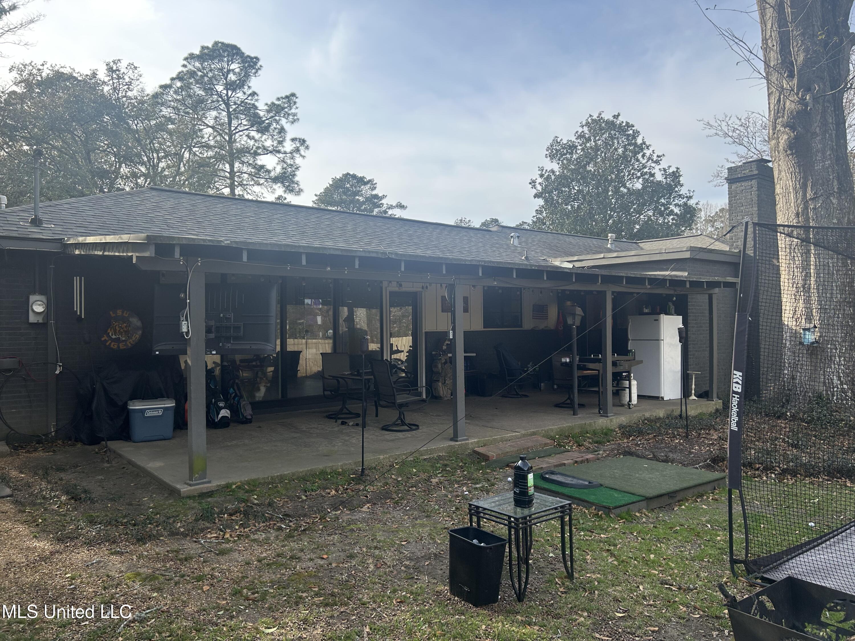 110 Oakview Road Brookhaven, MS 39601 - Photo 4 of 17 back covered patio