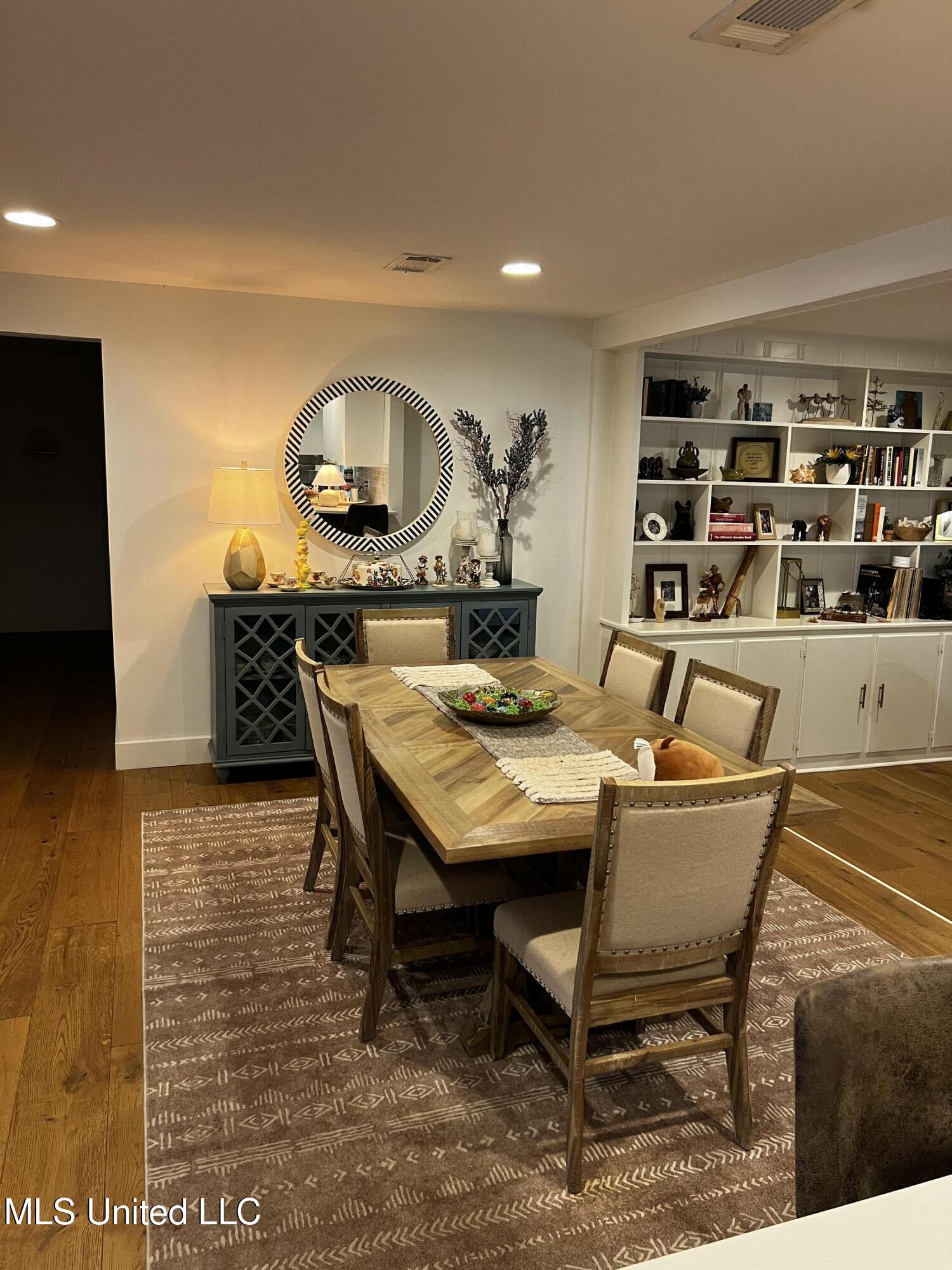 110 Oakview Road Brookhaven, MS 39601 - Photo 5 of 17 dining area
