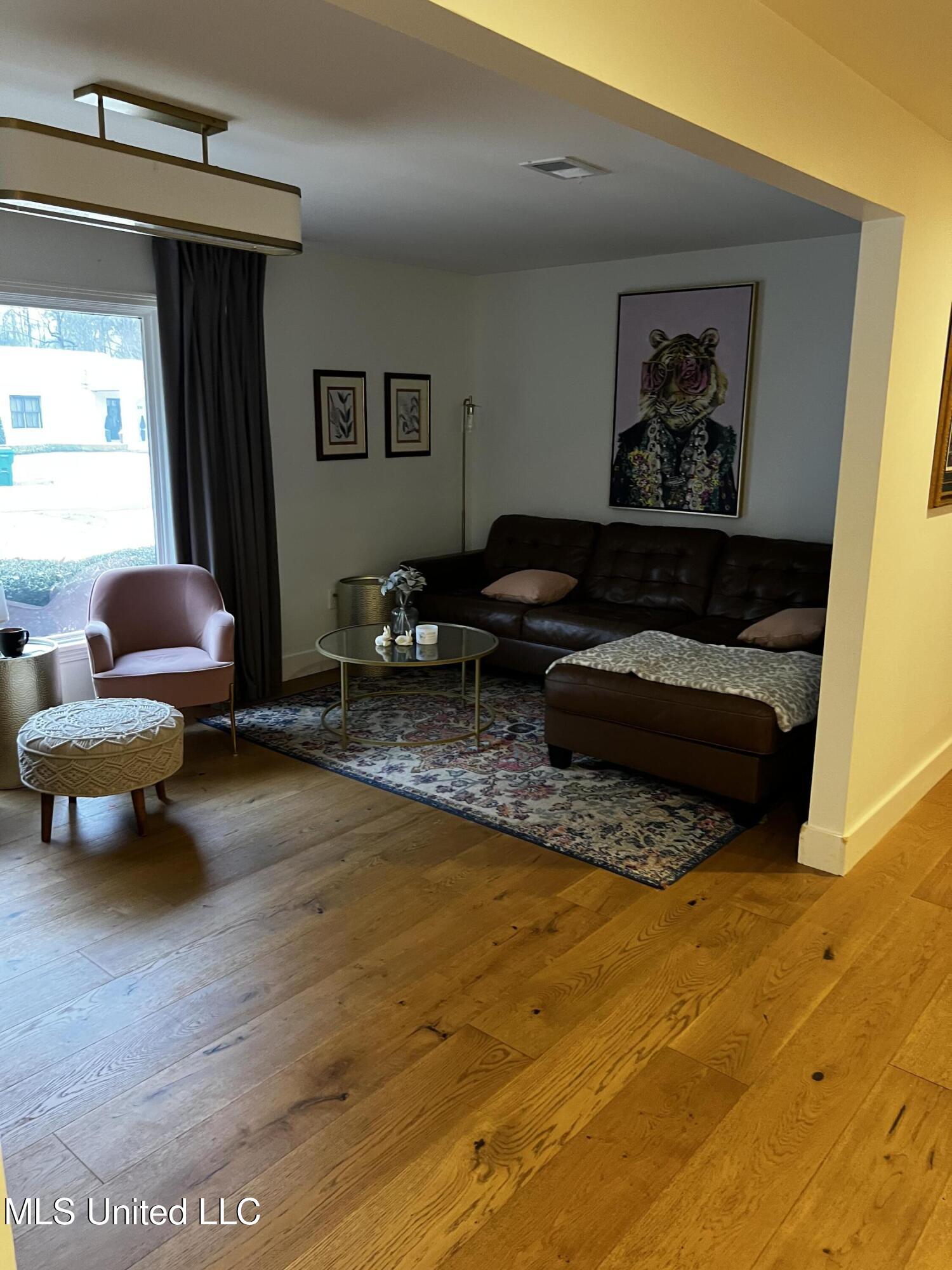 110 Oakview Road Brookhaven, MS 39601 - Photo 8 of 17 2nd living area