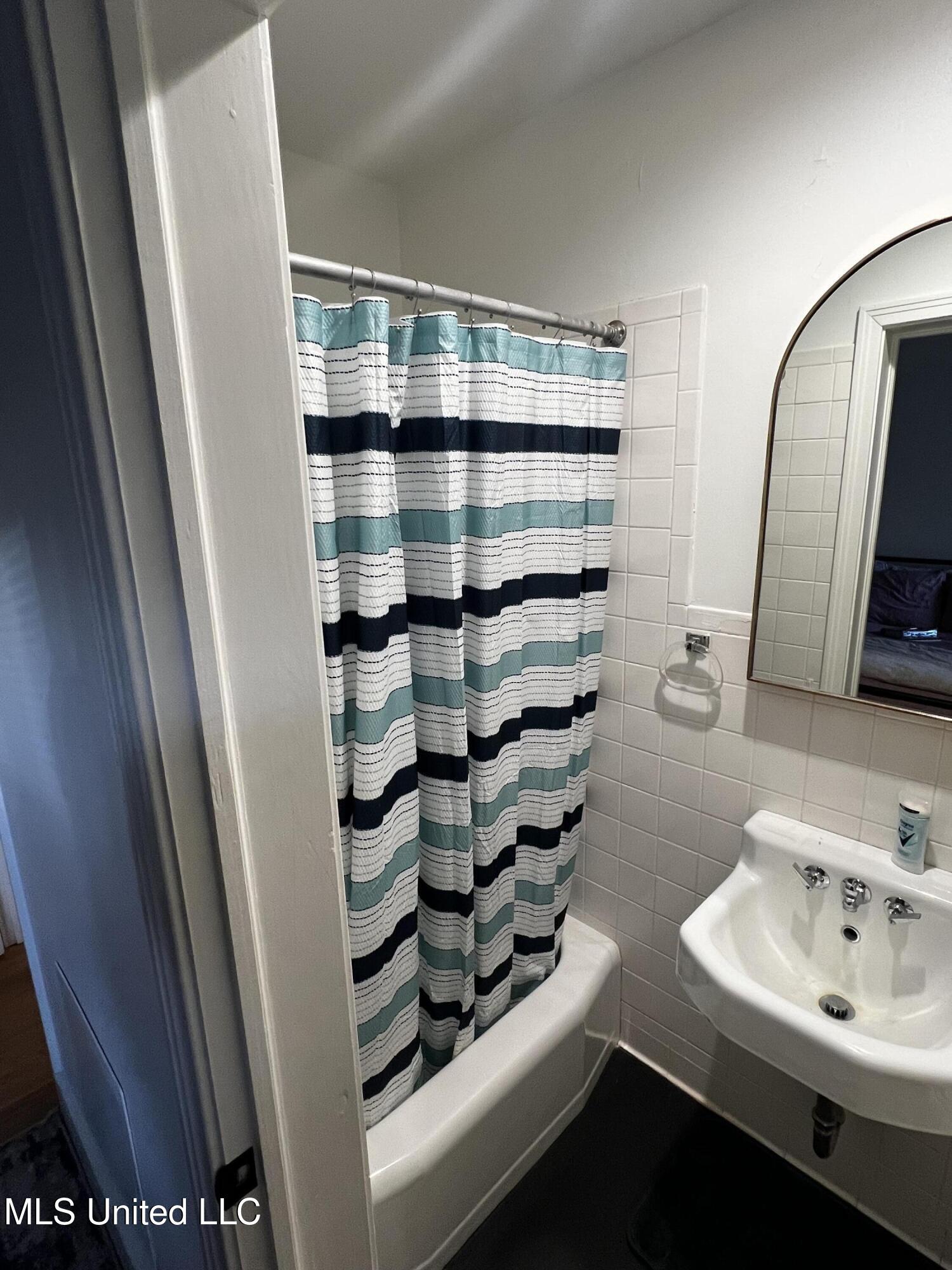 110 Oakview Road Brookhaven, MS 39601 - Photo 10 of 17 Bath3 again