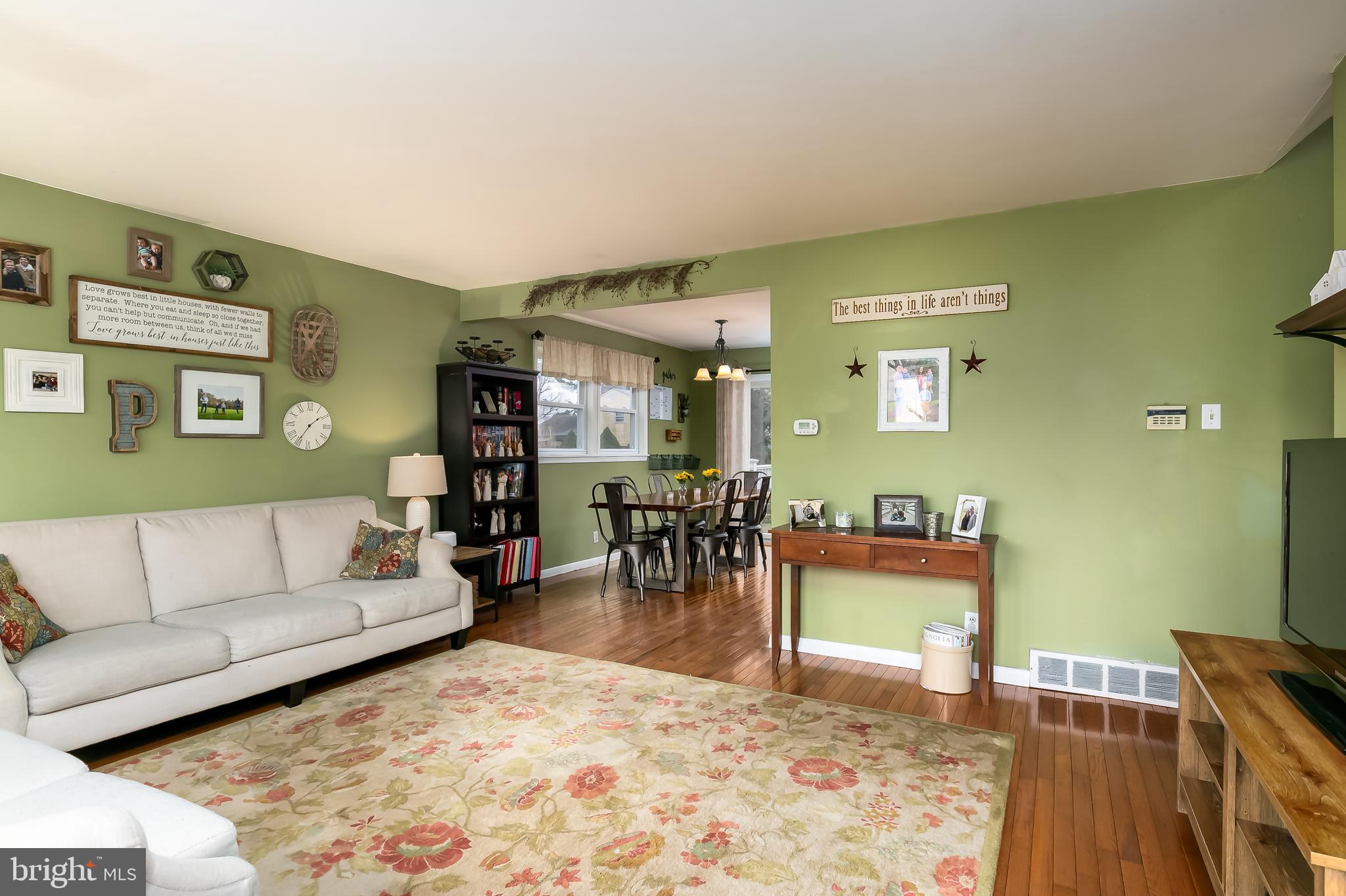 105 Pelham Road North Voorhees, NJ 08043 - Photo 2 of 19 Living Room