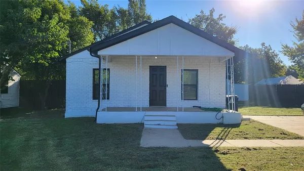 $1,500 | 623 South Ruddell Street, Denton, TX 76205