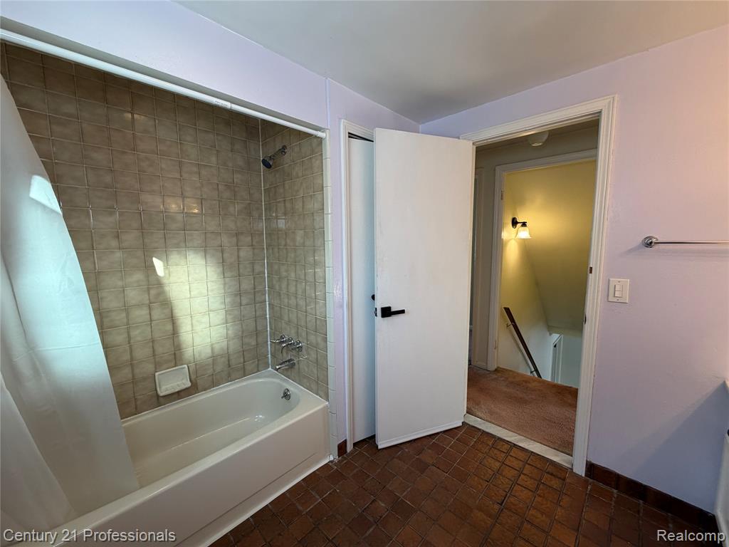 2132 Winchester Road Rochester, MI 48307 - Photo 18 of 27
