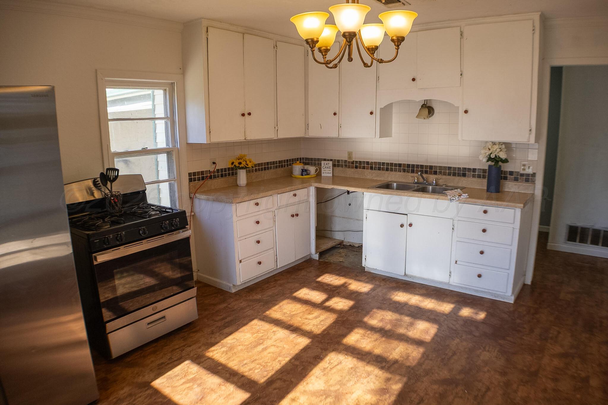 4203 South Bonham Street Amarillo, TX 79110 - Photo 4 of 13 IMG_2997