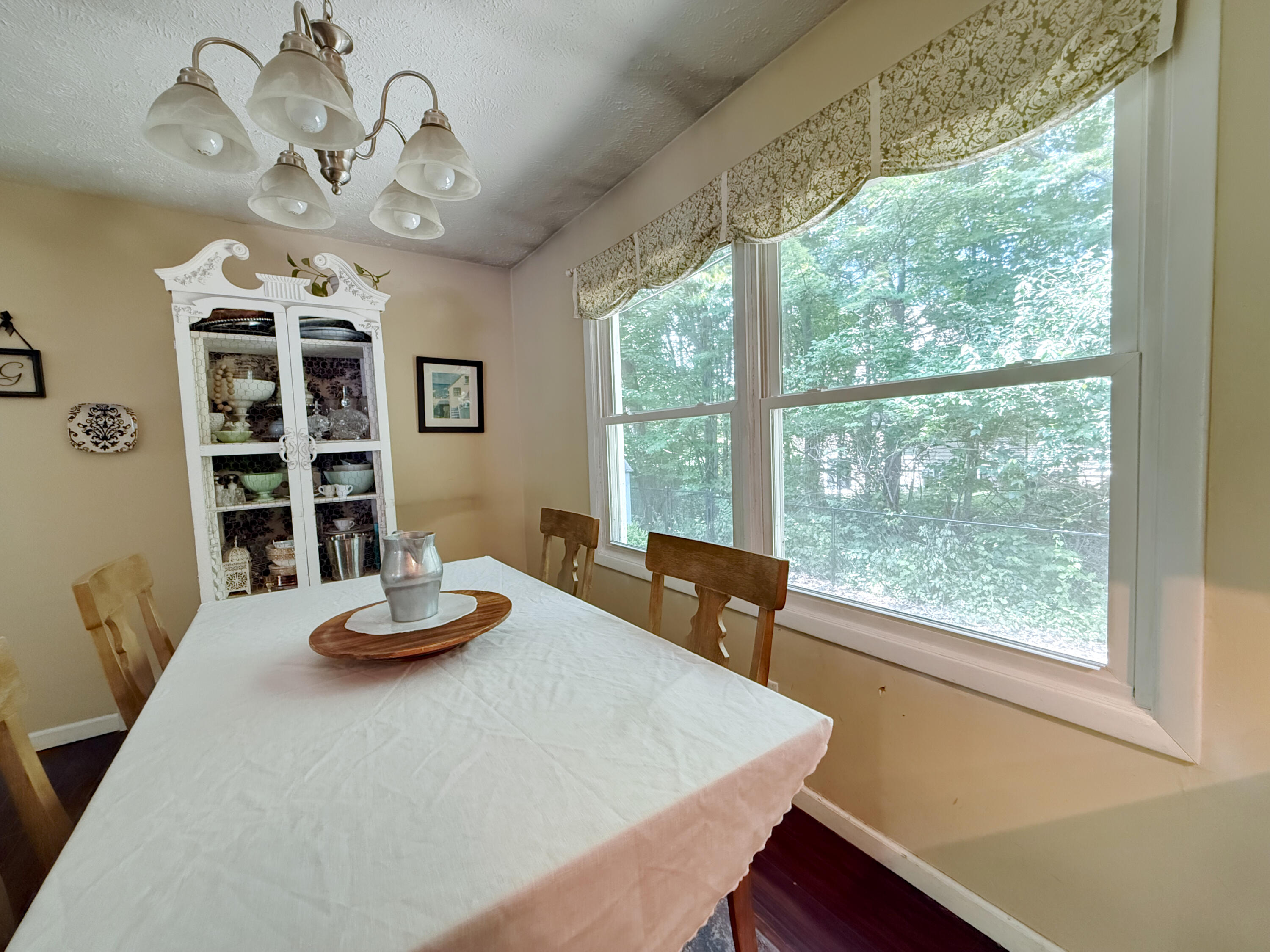 16613 West Fruitport Road Spring Lake, MI 49456 - Photo 9 of 26 dining room 2