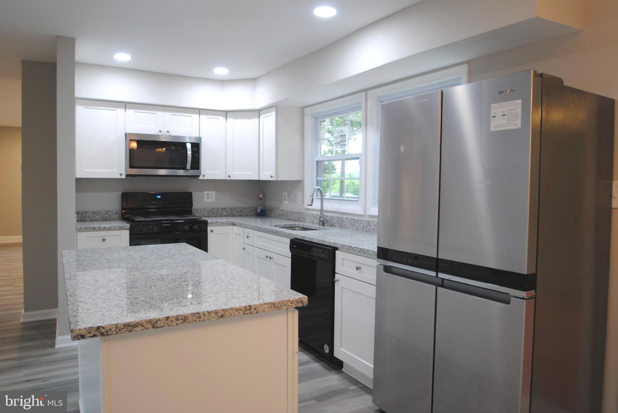 4788 Kelly Road Woodbridge, VA 22193 - Photo 11 of 32 New Kitchen & New Microwave