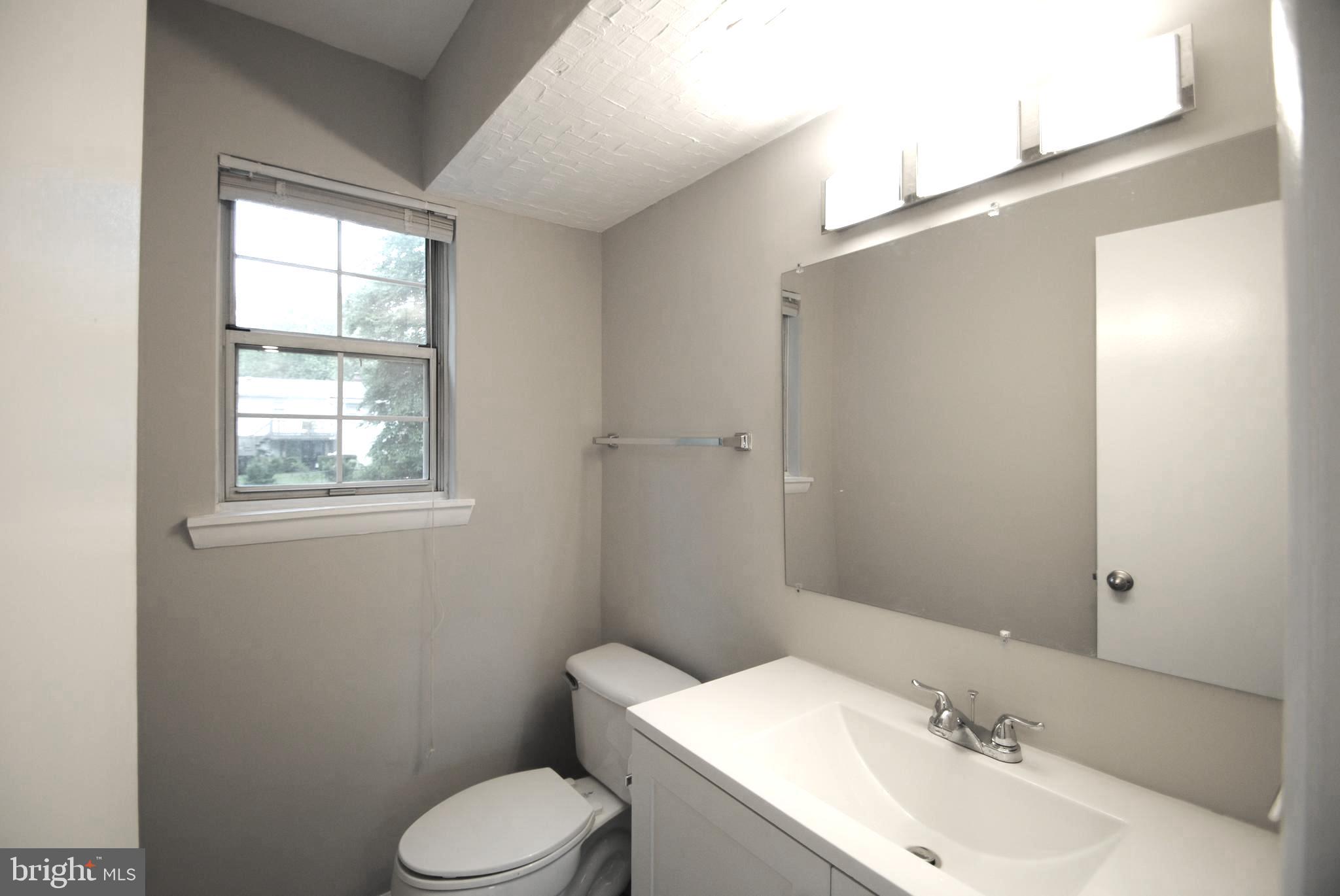 4788 Kelly Road Woodbridge, VA 22193 - Photo 25 of 32 Master Bath