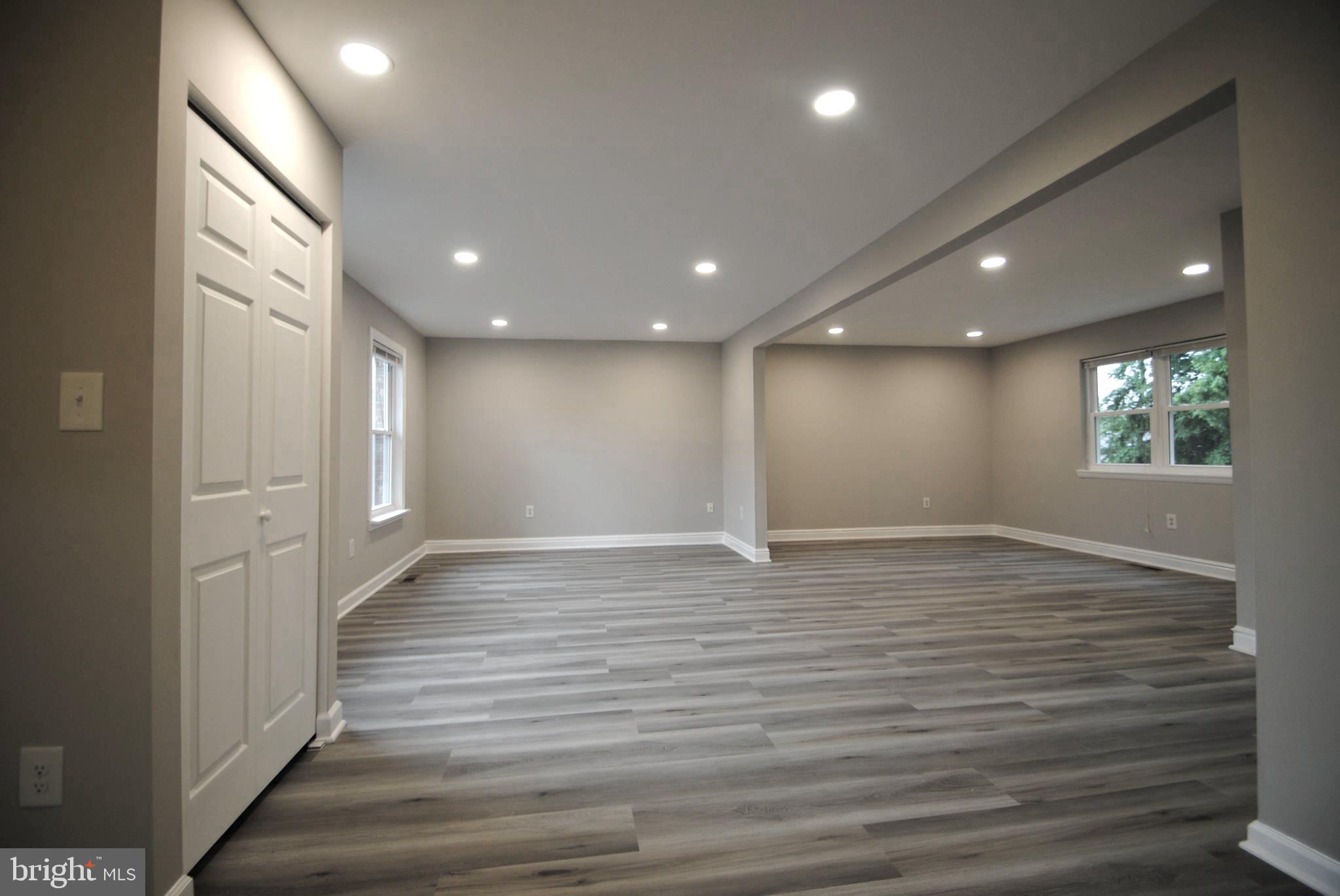 4788 Kelly Road Woodbridge, VA 22193 - Photo 3 of 32 Living Room & Dining Room