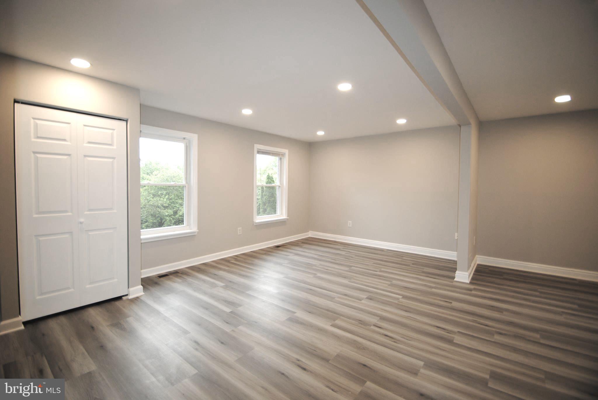 4788 Kelly Road Woodbridge, VA 22193 - Photo 5 of 32 Living Room