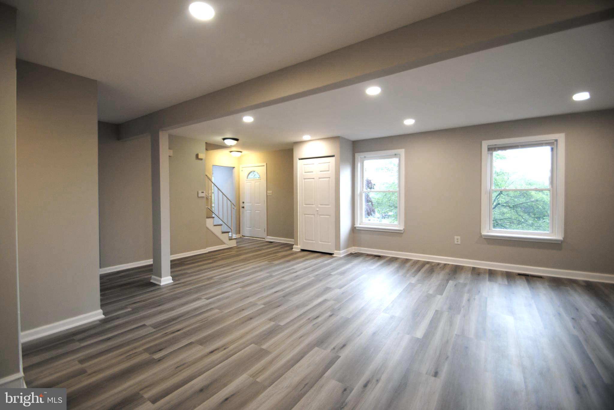4788 Kelly Road Woodbridge, VA 22193 - Photo 6 of 32 Living Room