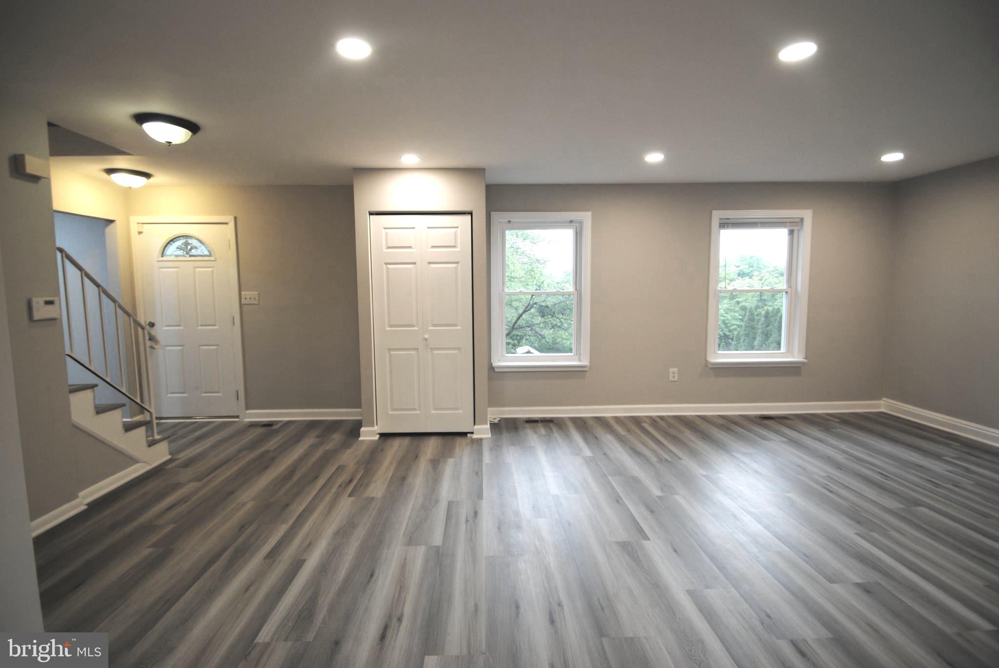 4788 Kelly Road Woodbridge, VA 22193 - Photo 7 of 32 Living Room