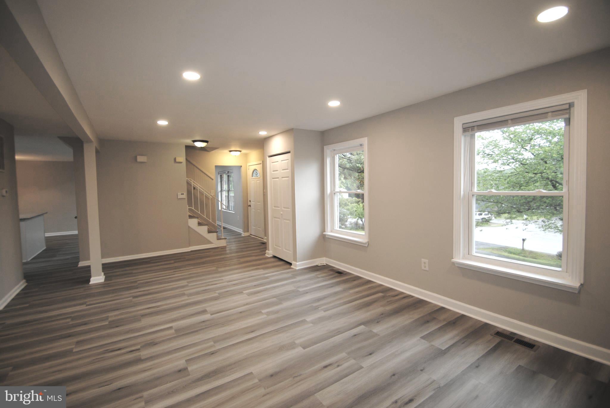 4788 Kelly Road Woodbridge, VA 22193 - Photo 8 of 32 Living Room