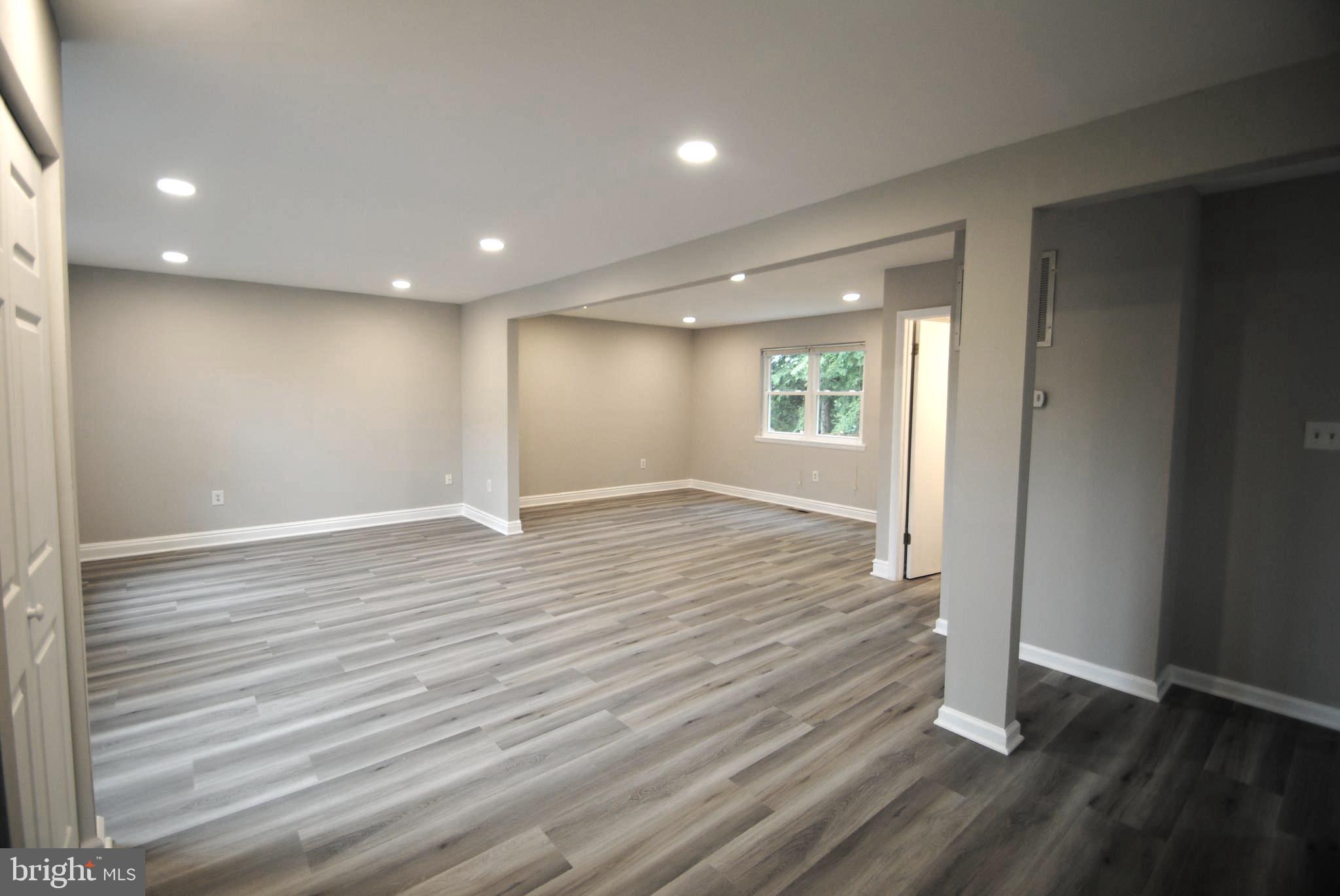 4788 Kelly Road Woodbridge, VA 22193 - Photo 9 of 32 Living Room & Dining Room