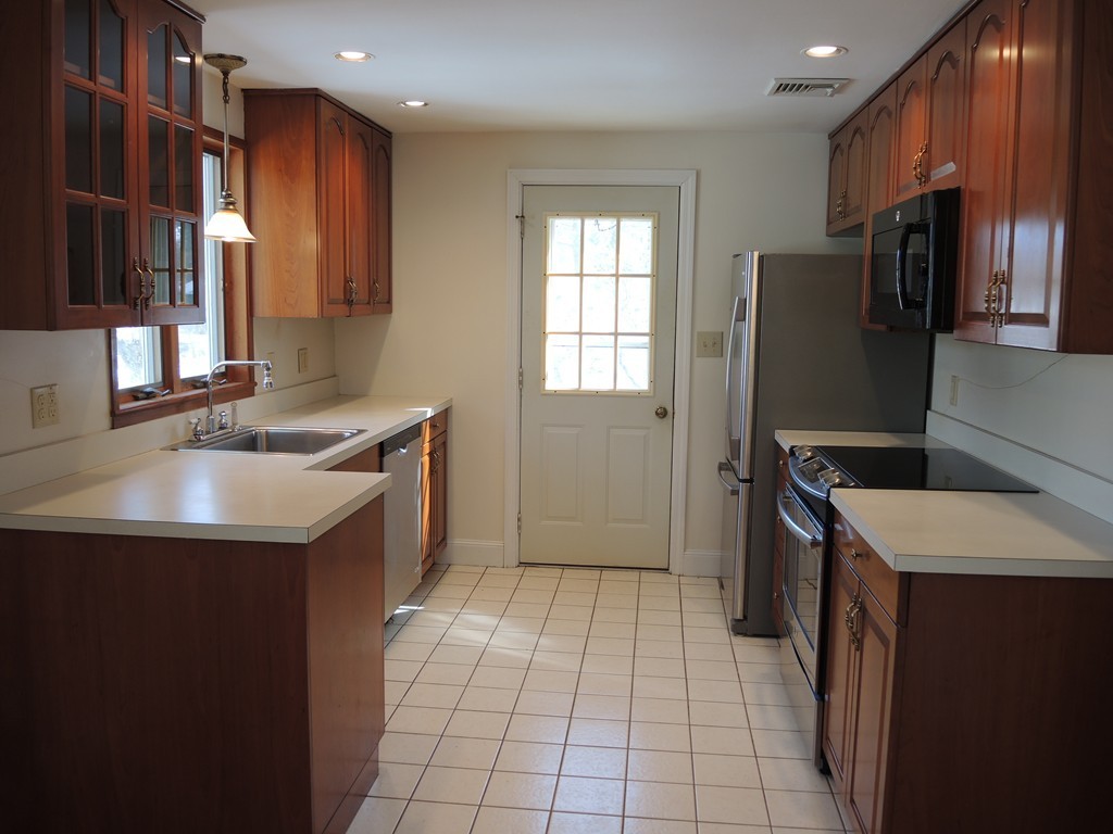 11 Fairbrook Road Framingham, MA 01701 - Photo 2 of 18 Gallery Image 2