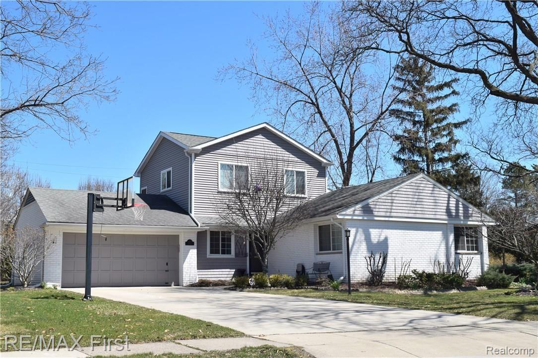 422 Barclay Road Grosse Pointe, MI 48236 - Photo 1 of 43 CSC_1240.JPG