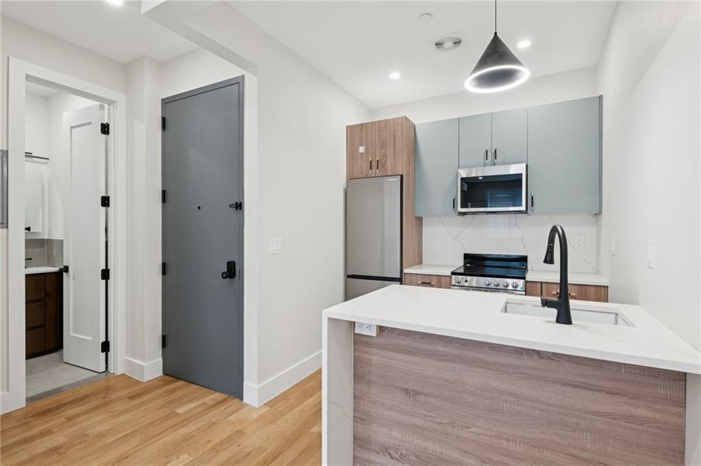 220 Schaefer Street, Unit 2B Brooklyn, NY 11207 - Photo 5 of 10