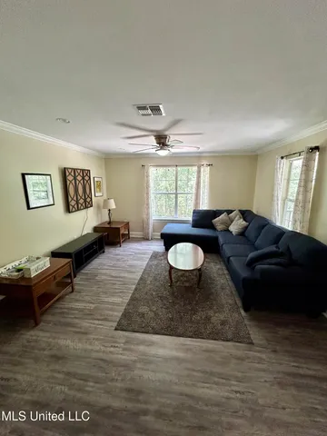 $1,800 | 583 Henderson Avenue, Pass Christian, MS 39571