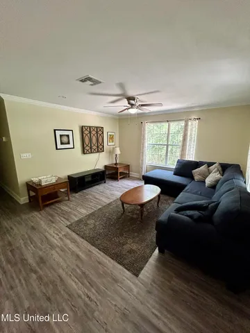 $1,800 | 583 Henderson Avenue, Pass Christian, MS 39571