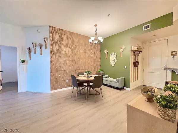 $2,100 | 27 East Agate Avenue, Unit 305, Las Vegas, NV 89123