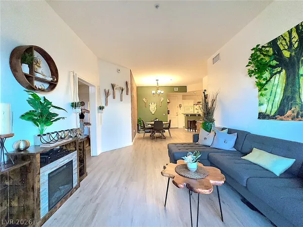 $2,100 | 27 East Agate Avenue, Unit 305, Las Vegas, NV 89123