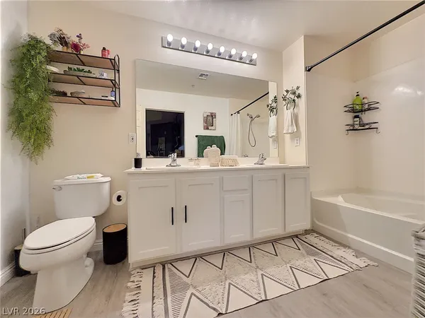 $2,100 | 27 East Agate Avenue, Unit 305, Las Vegas, NV 89123