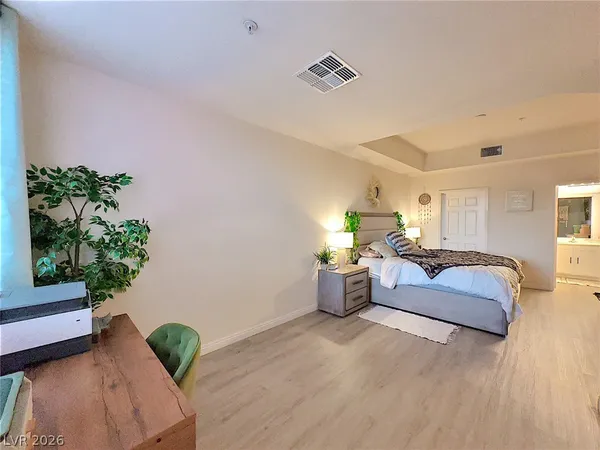 $2,100 | 27 East Agate Avenue, Unit 305, Las Vegas, NV 89123