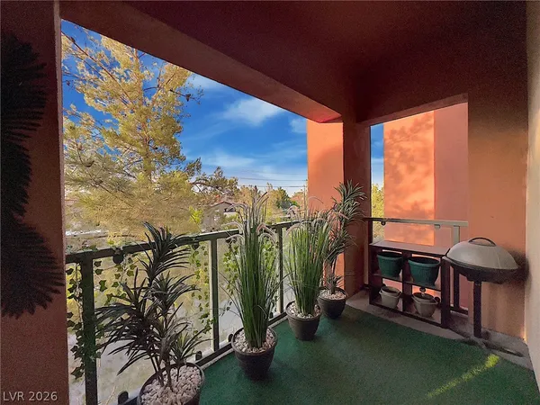 $2,100 | 27 East Agate Avenue, Unit 305, Las Vegas, NV 89123