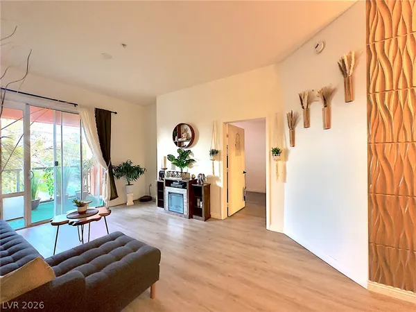 $2,100 | 27 East Agate Avenue, Unit 305, Las Vegas, NV 89123