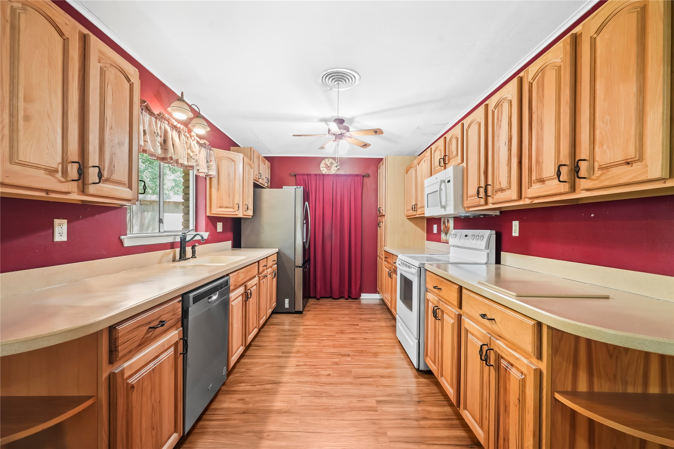 1809 North Roberson Street Conroe, TX 77301 - Photo 3 of 19